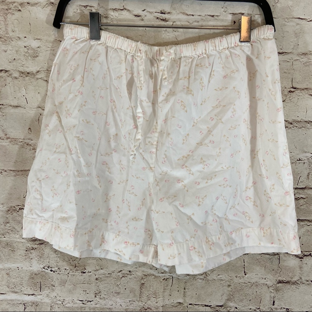 Old navy cream flower shorts size medium